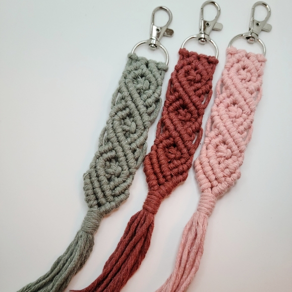 Macrame Keychain - Apricot - Picture 2 of 2